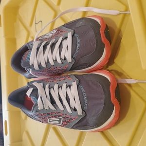 Sketches tennis shooes